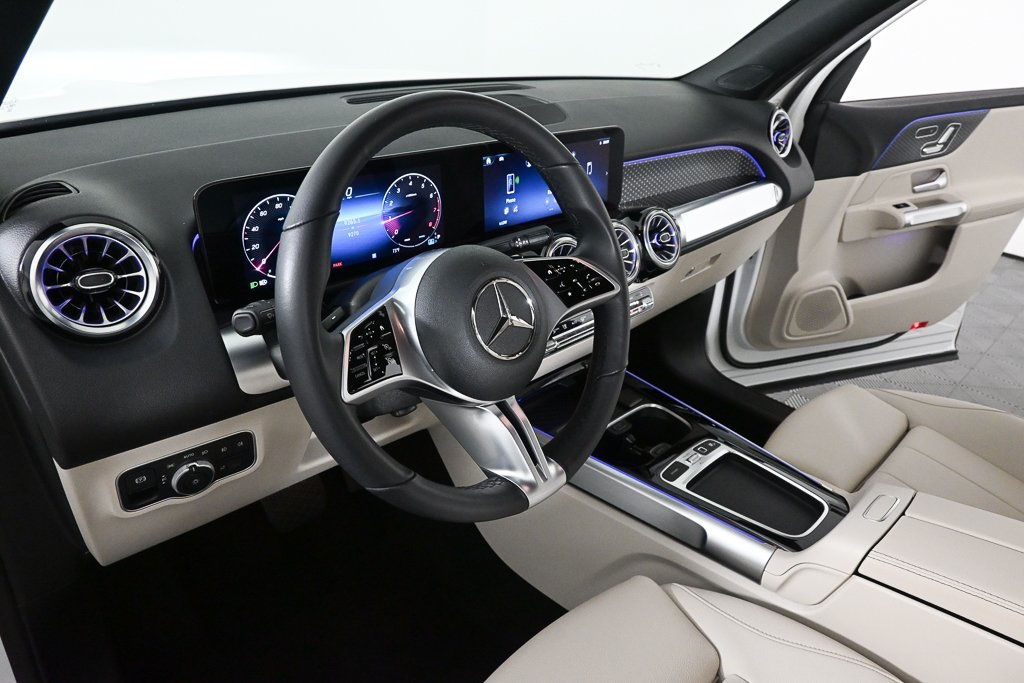 2025 Mercedes Benz GLB 250 photo 3