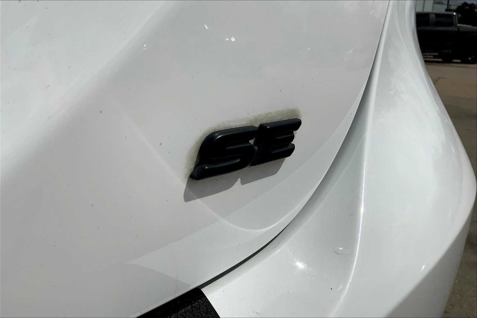 2022 Toyota Camry SE photo 8