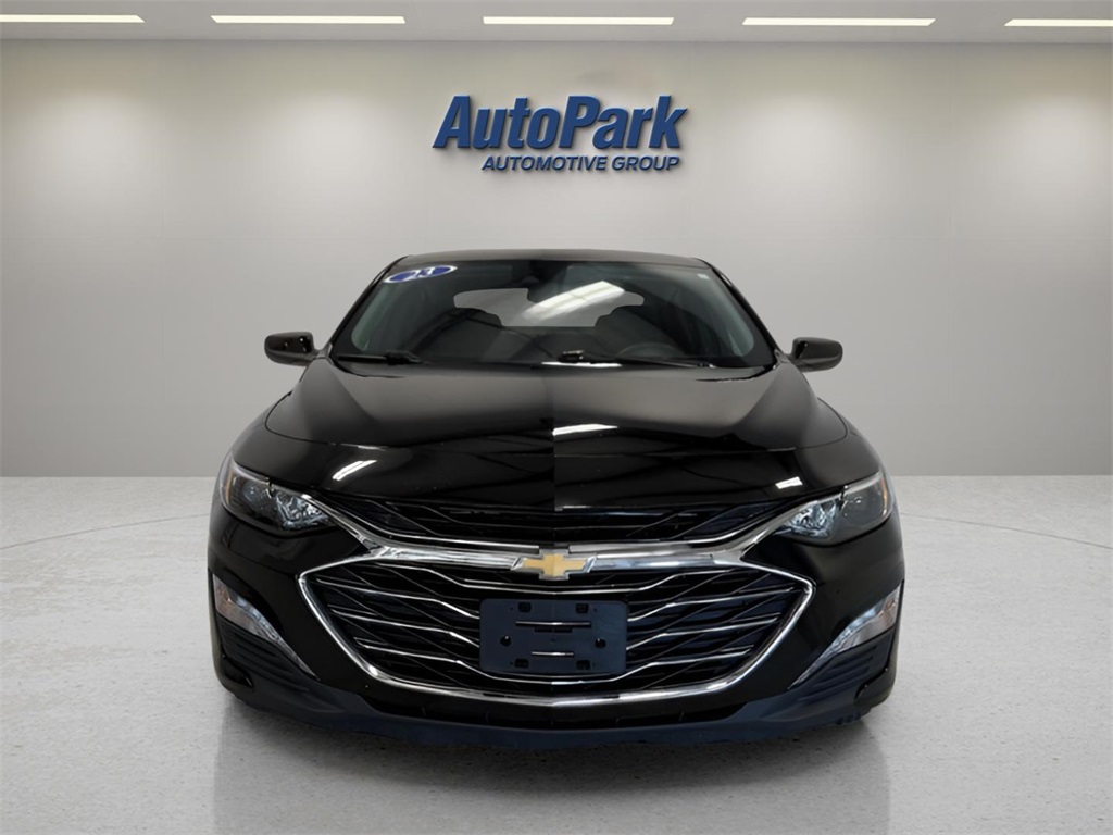 2023 Chevrolet Malibu 1LT photo 2