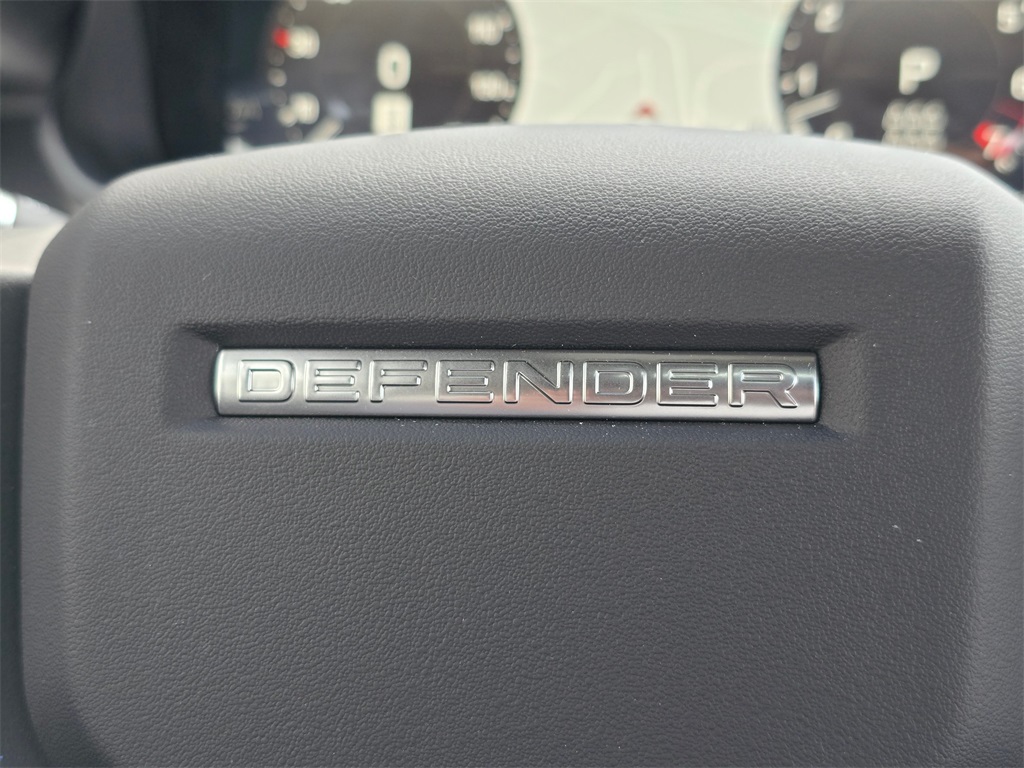 2025 Land Rover Defender 130 X-Dynamic SE photo 19