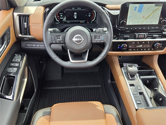 2025 Nissan Pathfinder Platinum photo 10