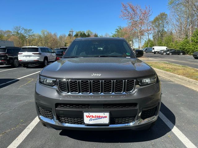 2025 Jeep Grand Cherokee Laredo photo 9