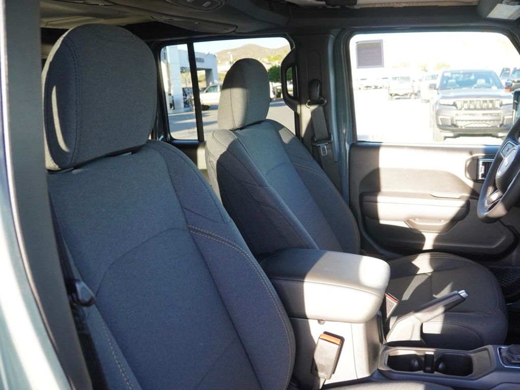 New 2026 Anvil Clear-Coat Exterior Paint Jeep 4-Door Sport S image 22