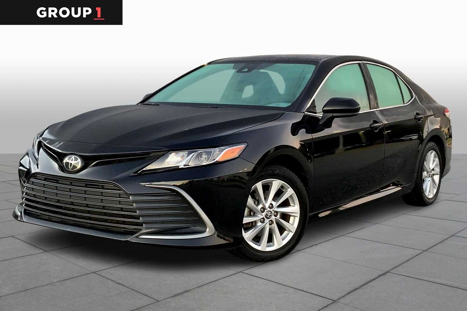 2024 Toyota Camry LE's photo