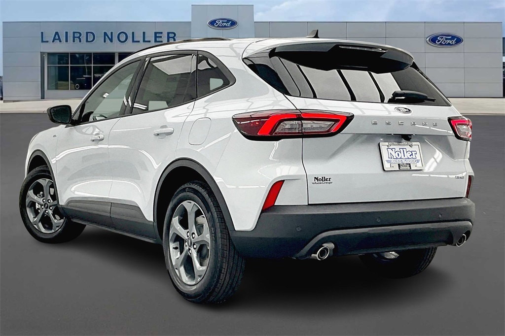 2025 Ford Escape ST-Line photo 3