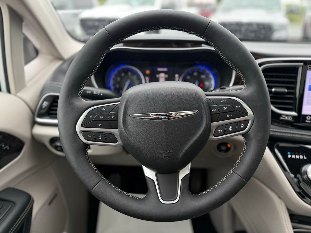 2024 Chrysler Pacifica Limited photo 13