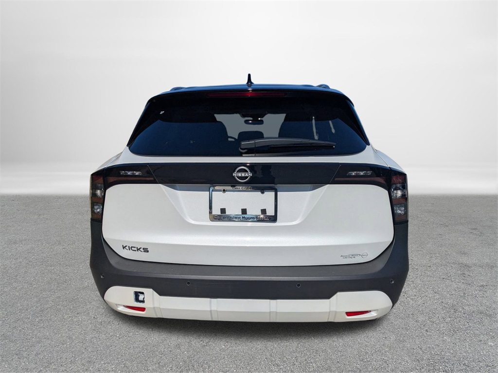 2026 Nissan Kicks SV photo 2