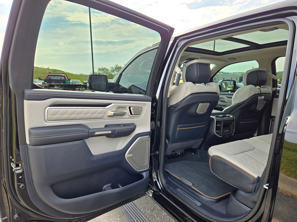 2025 Ram 1500 photo 26