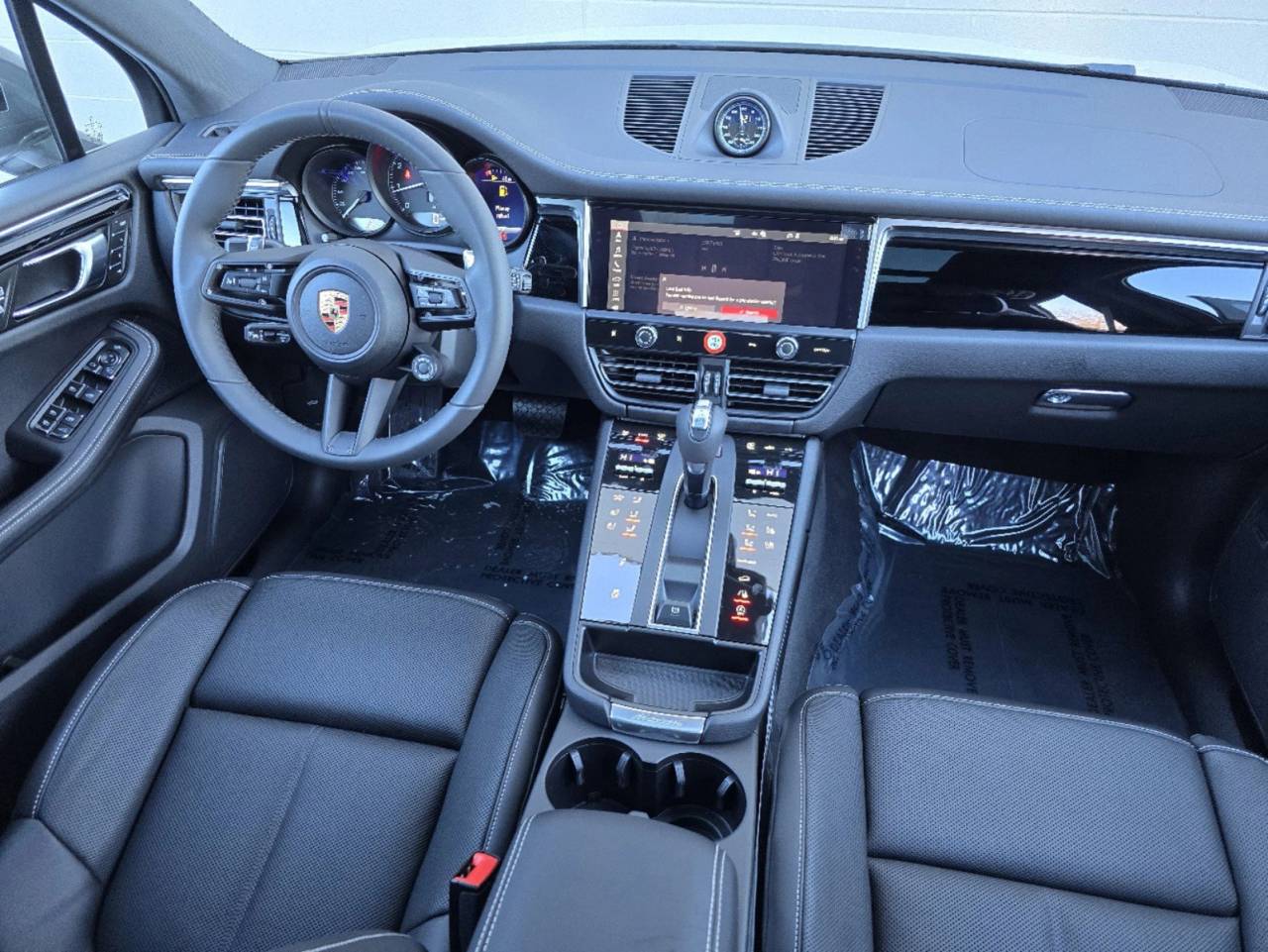 2025 Porsche Macan T photo 11