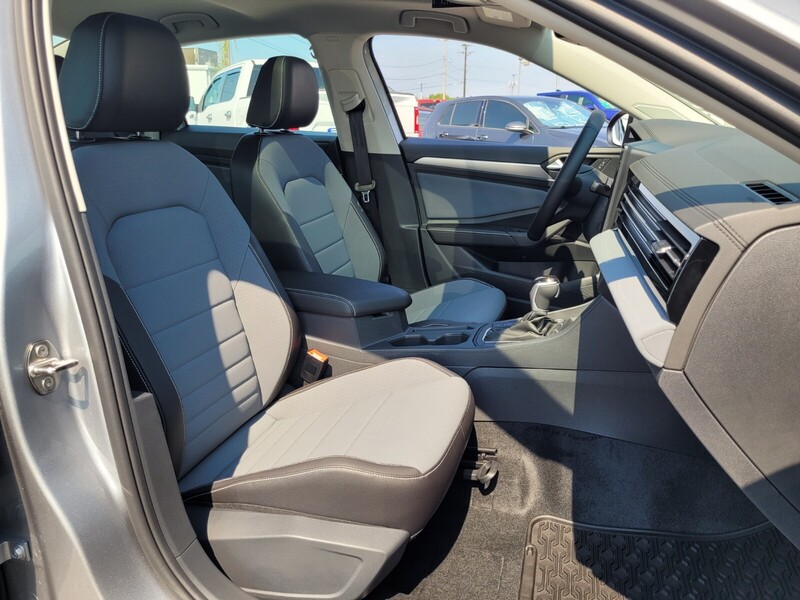 2025 Volkswagen Jetta 1.5T SE photo 9