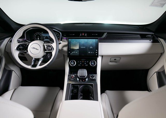 2026 Jaguar F-PACE P250 R-Dynamic S photo 4