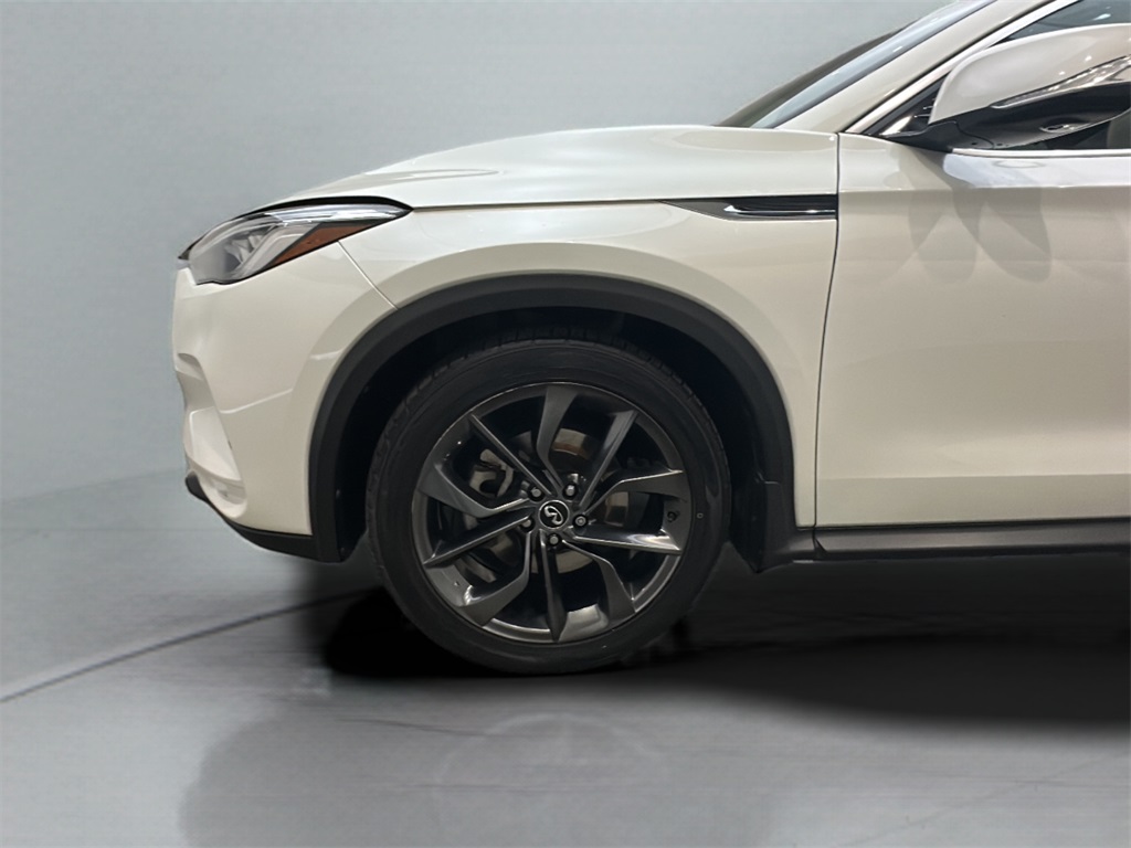 2019 Infiniti QX50 Essential AWD photo 3