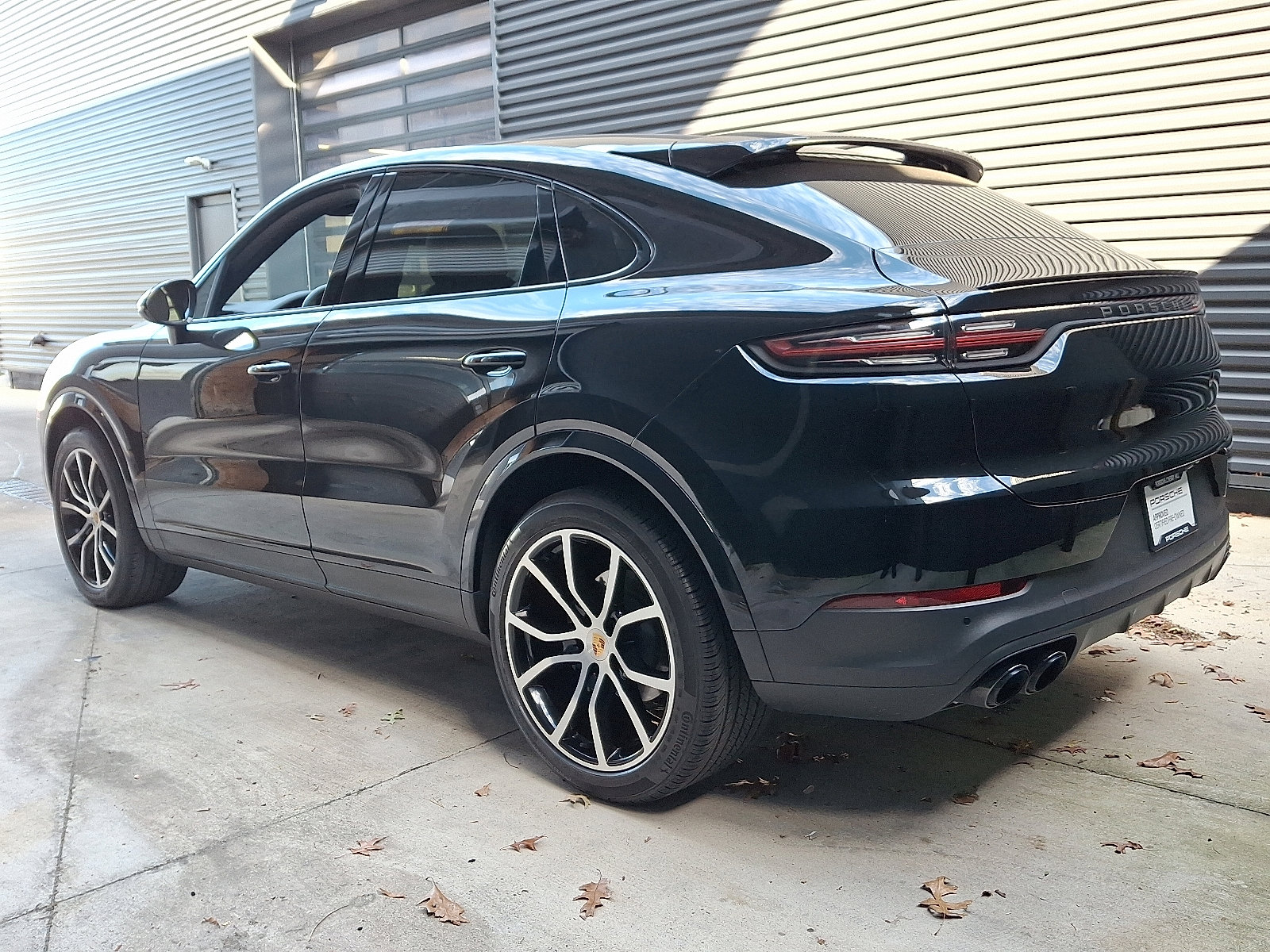 2023 Porsche Cayenne Coupe photo 3