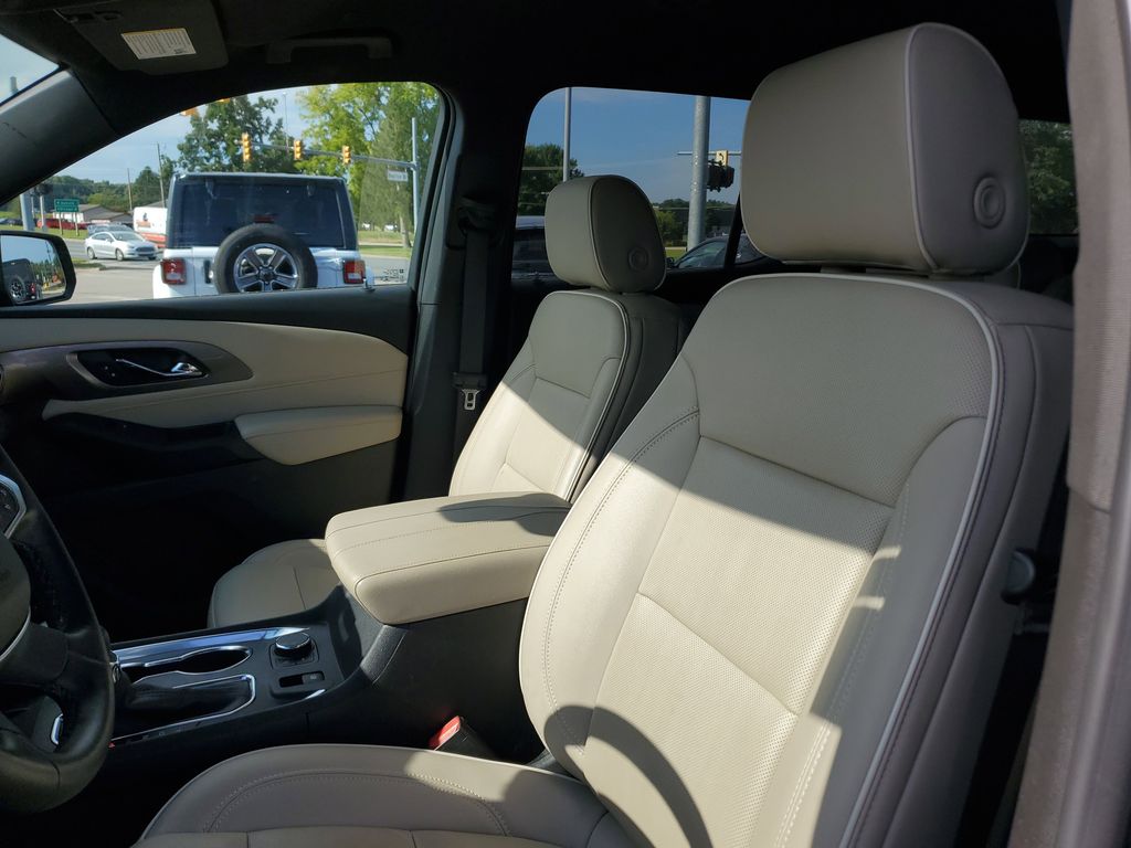 2023 Chevrolet Traverse Premier photo 16