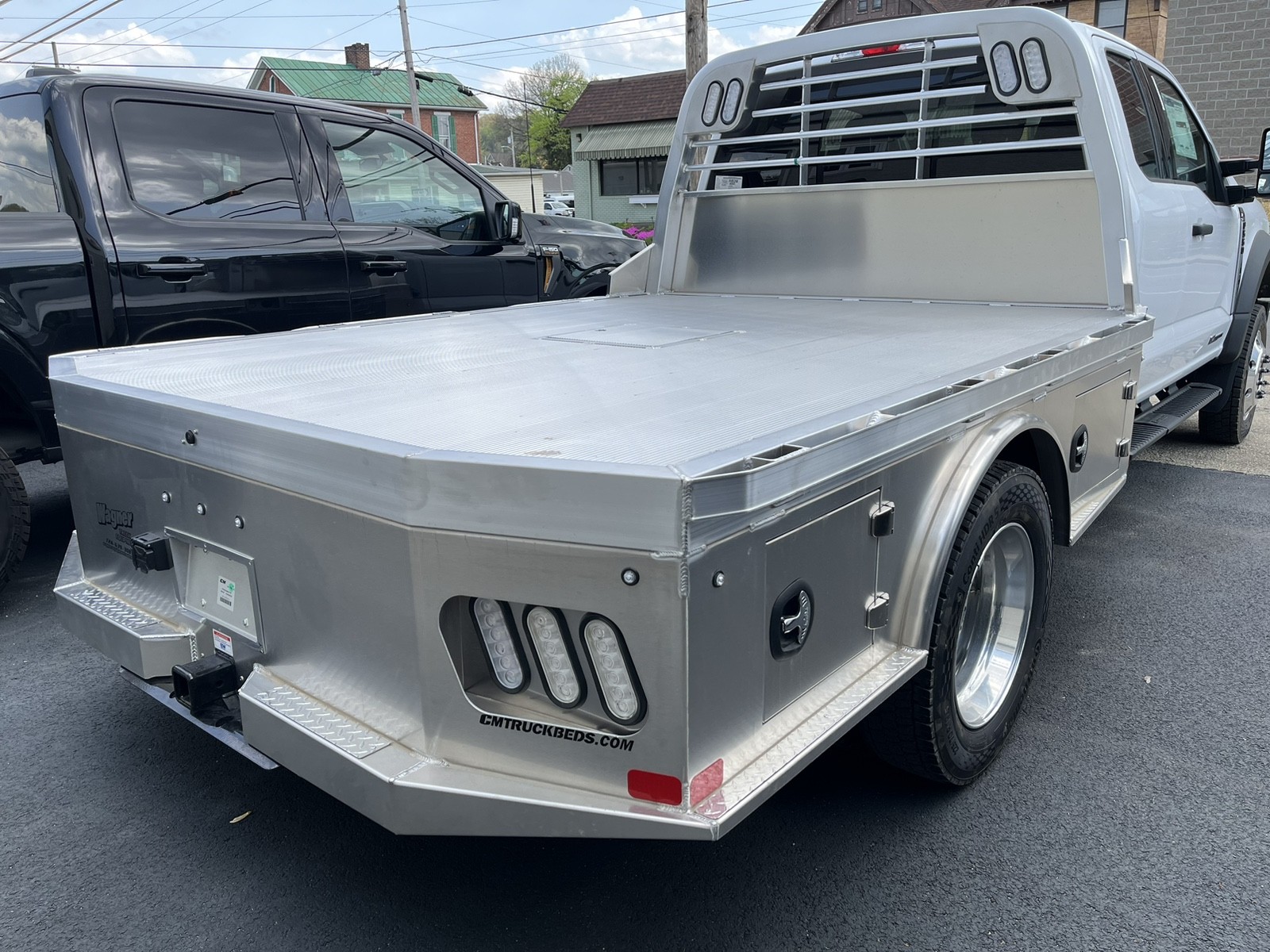 2025 Ford F-550 XLT photo 4