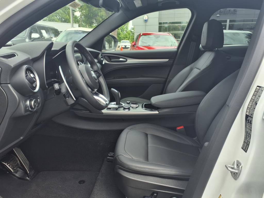 2025 Alfa Romeo Stelvio Sprint Base photo 3