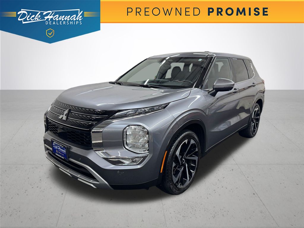 2024 Mitsubishi Outlander SE's photo