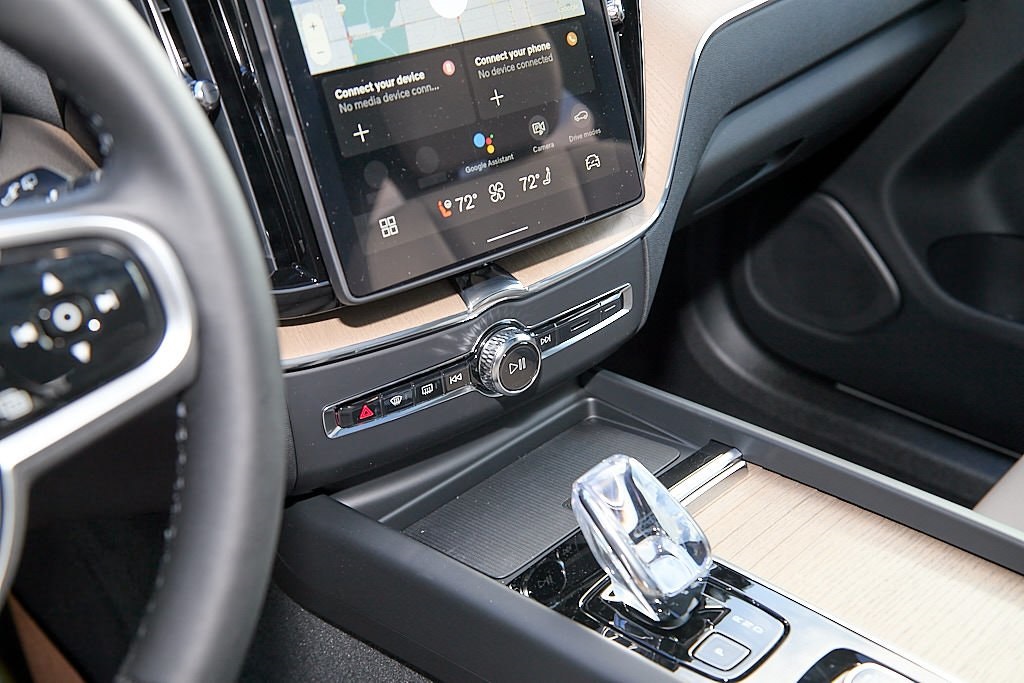 2026 VOLVO XC60 - Image 15