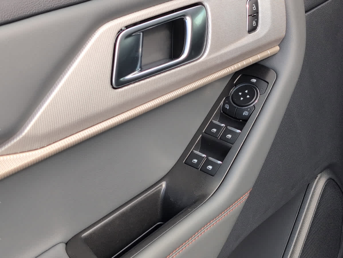 2025 Ford Explorer photo 6