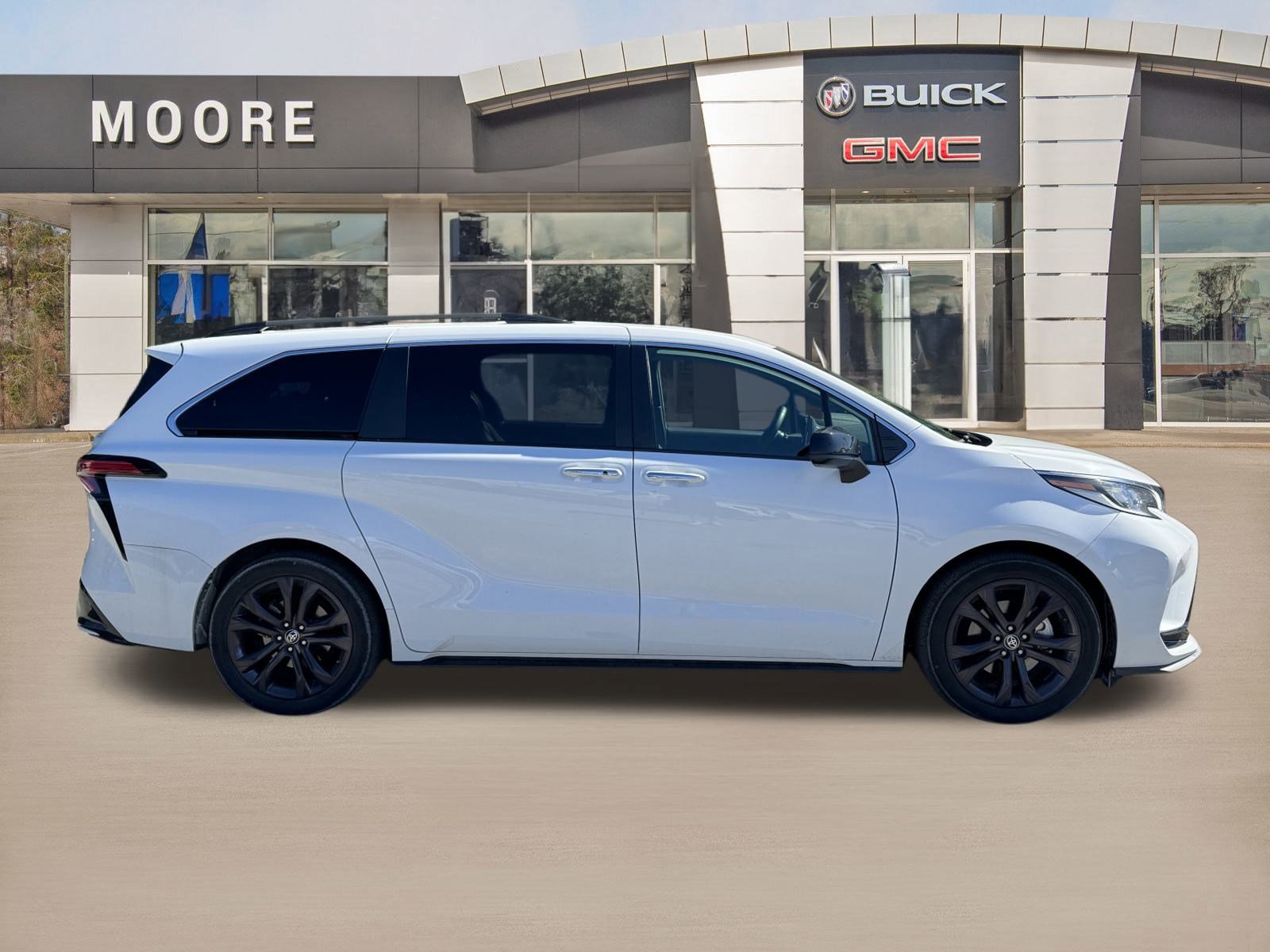 2022 Toyota Sienna XSE photo 3
