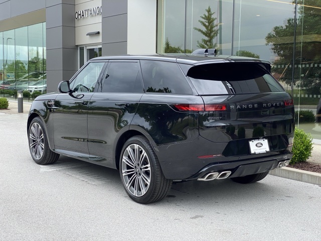 2025 Land Rover Range Rover Sport SE photo 3