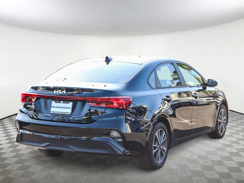 2023 Kia Forte LXS photo 4