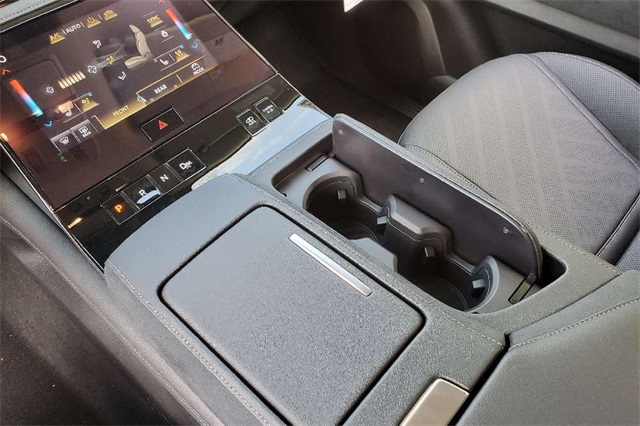 2025 Infiniti QX80 Luxe photo 8