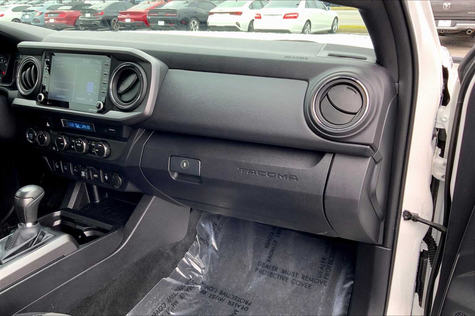 2023 Toyota Tacoma TRD photo 17