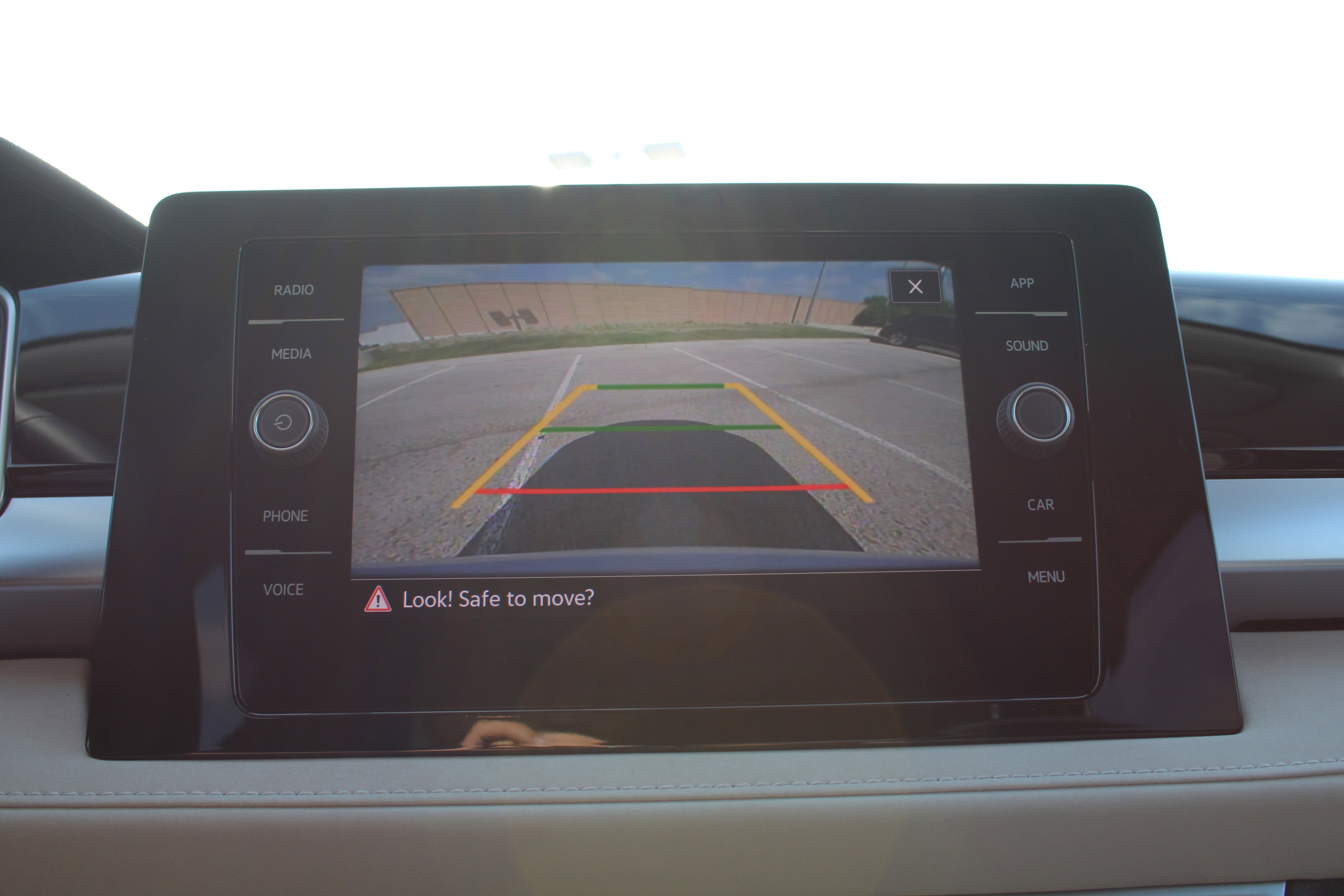 2025 Volkswagen Taos SE photo 4