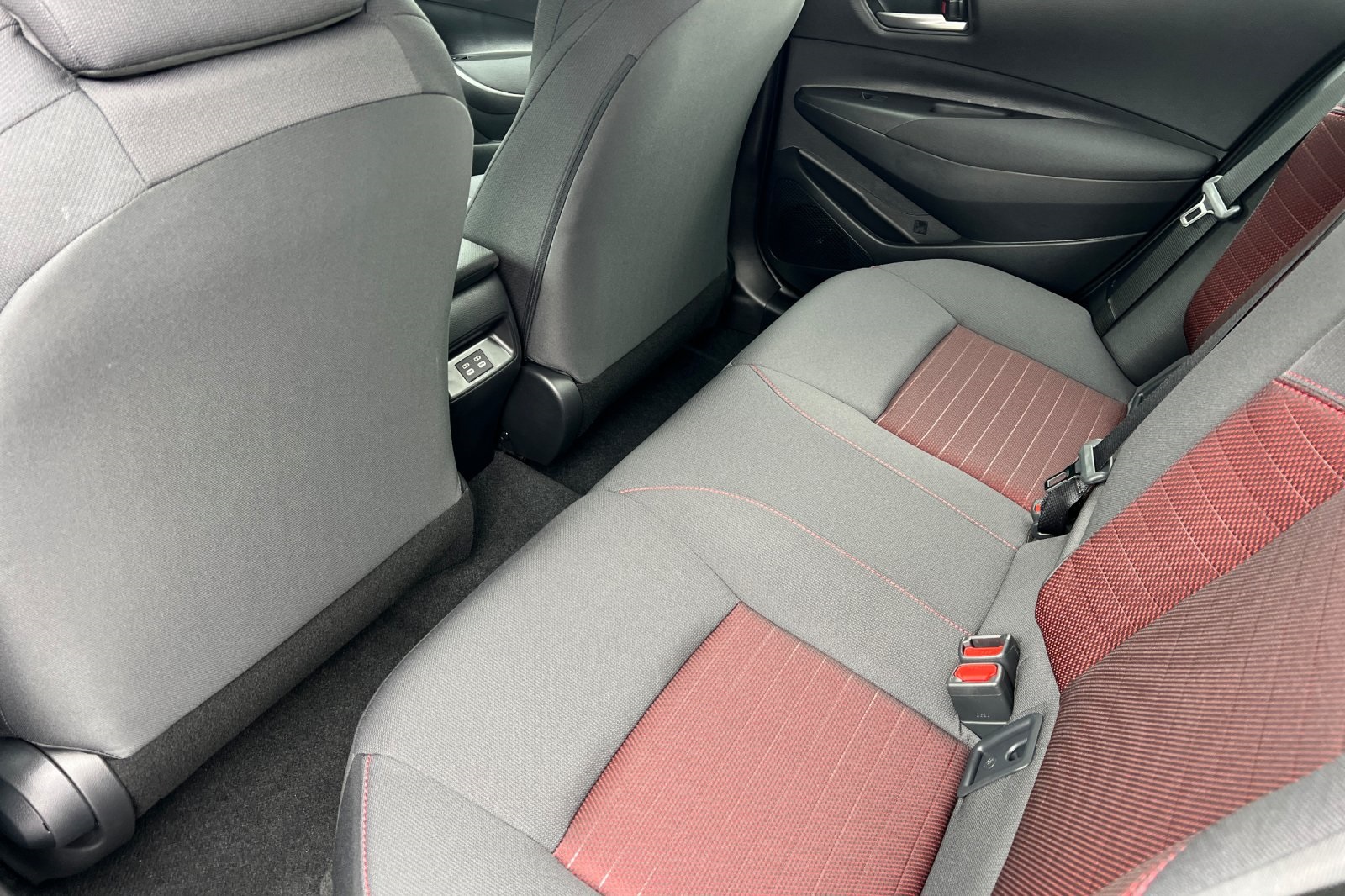 2026 Toyota Corolla SE photo 4