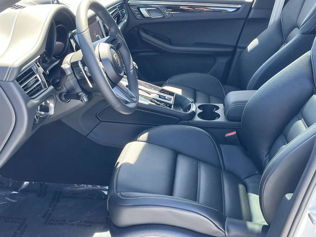 2025 Porsche Macan T photo 28