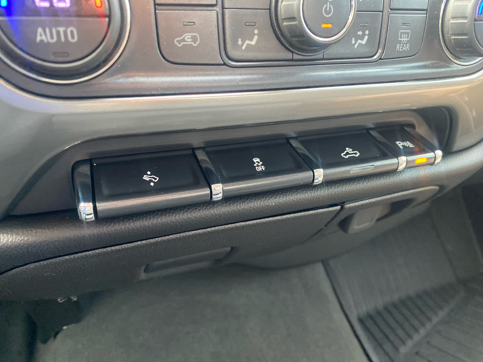 2018 Chevrolet Silverado 1500 LT photo 25