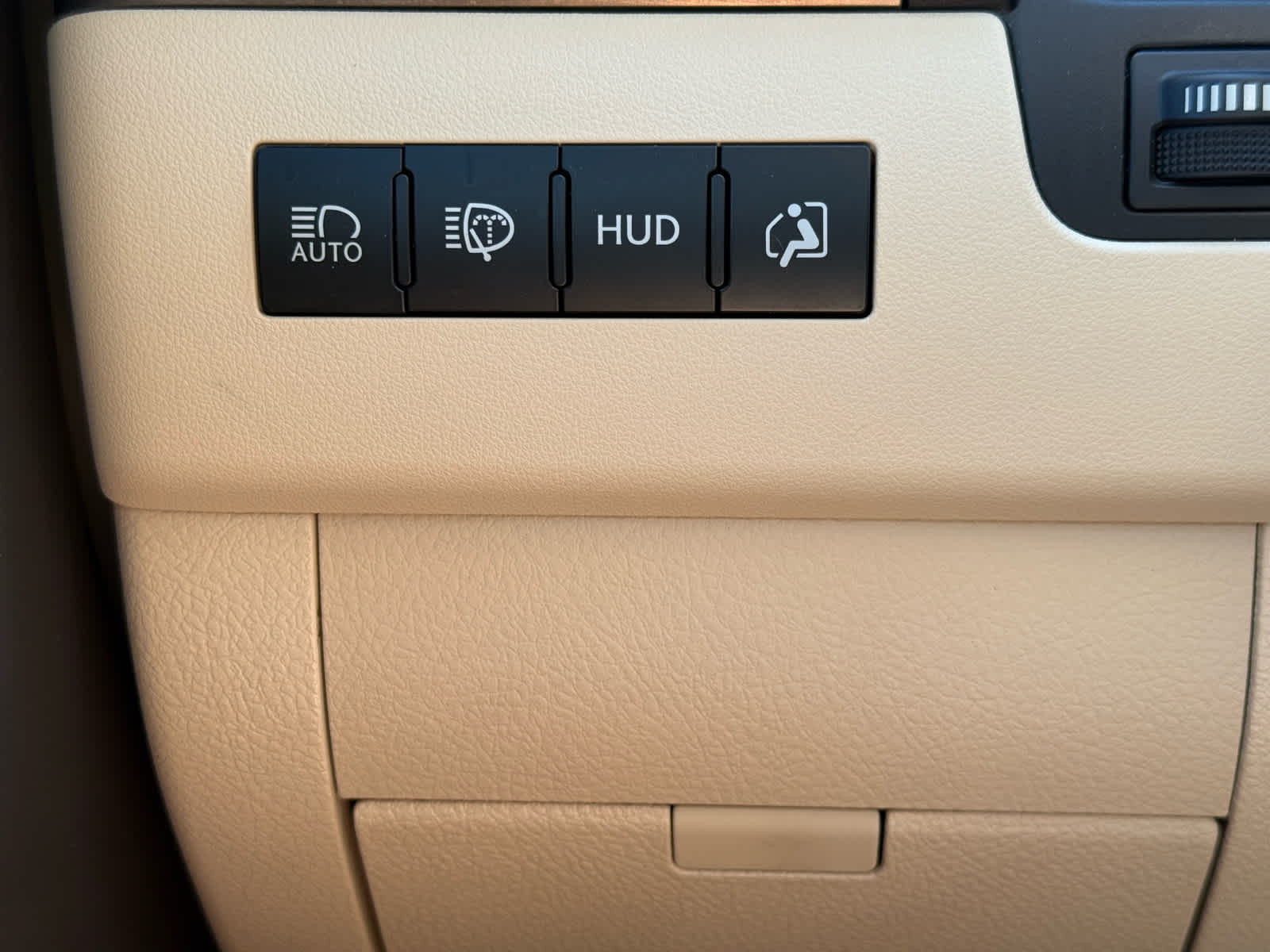 2021 Lexus LX 570 photo 25