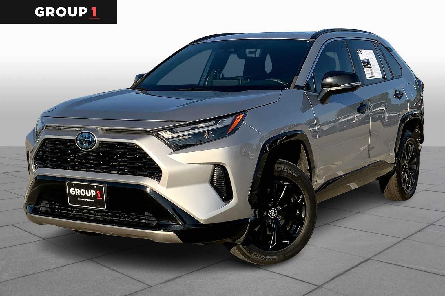 2022 Toyota RAV4 SE's photo
