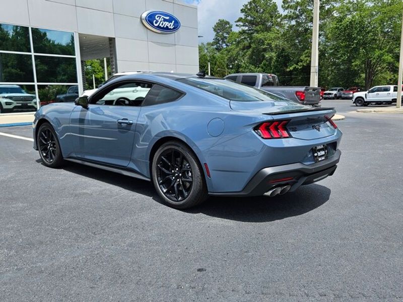 2025 Ford Mustang EcoBoost photo 6