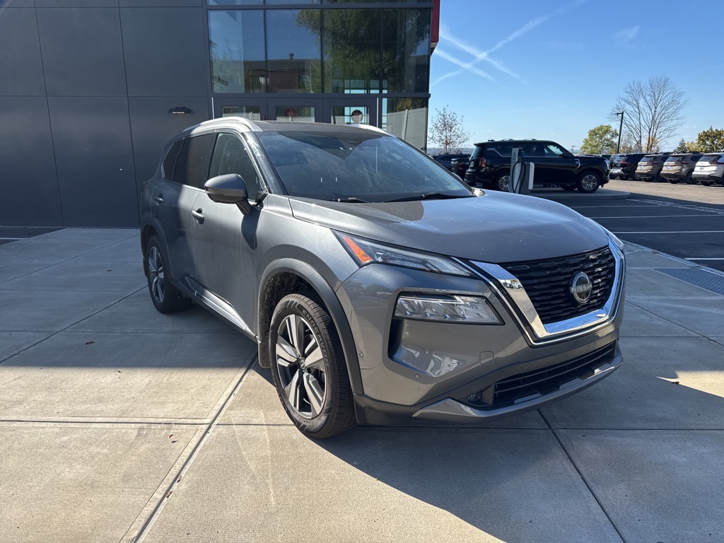 2022 Nissan Rogue SL photo 2