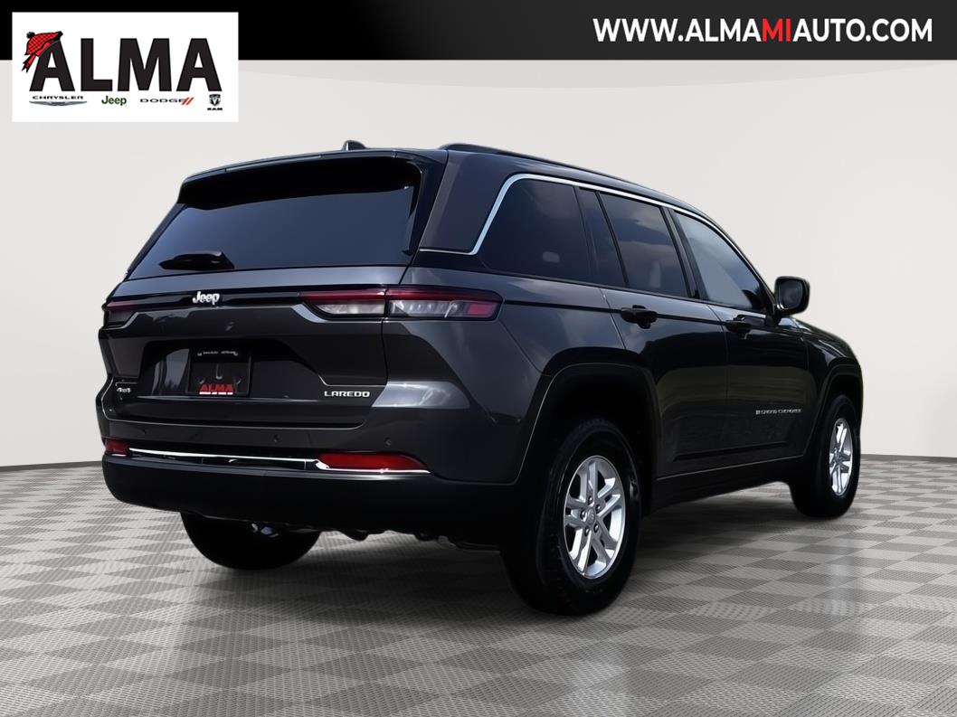 2025 Jeep Grand Cherokee Laredo photo 3