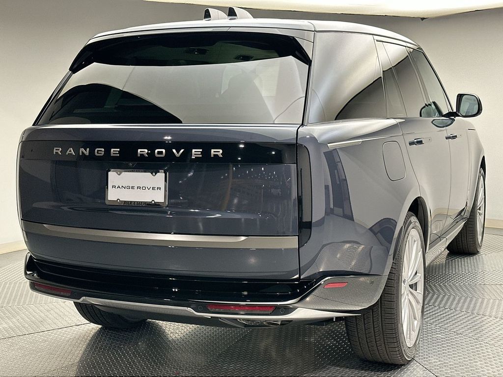 2025 Land Rover Range Rover SE photo 2