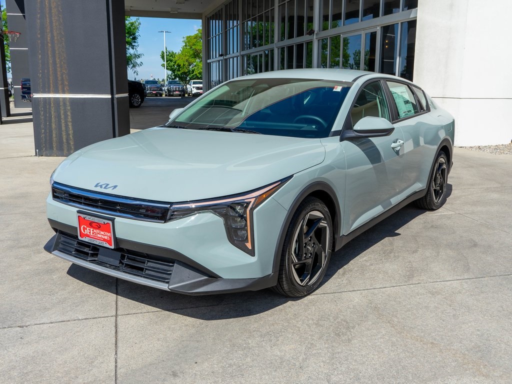2025 Kia K4 EX photo 3