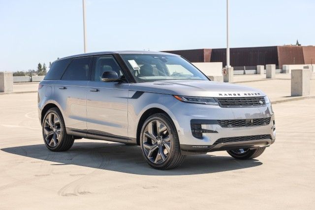 2025 Land Rover Range Rover Sport SE photo 3
