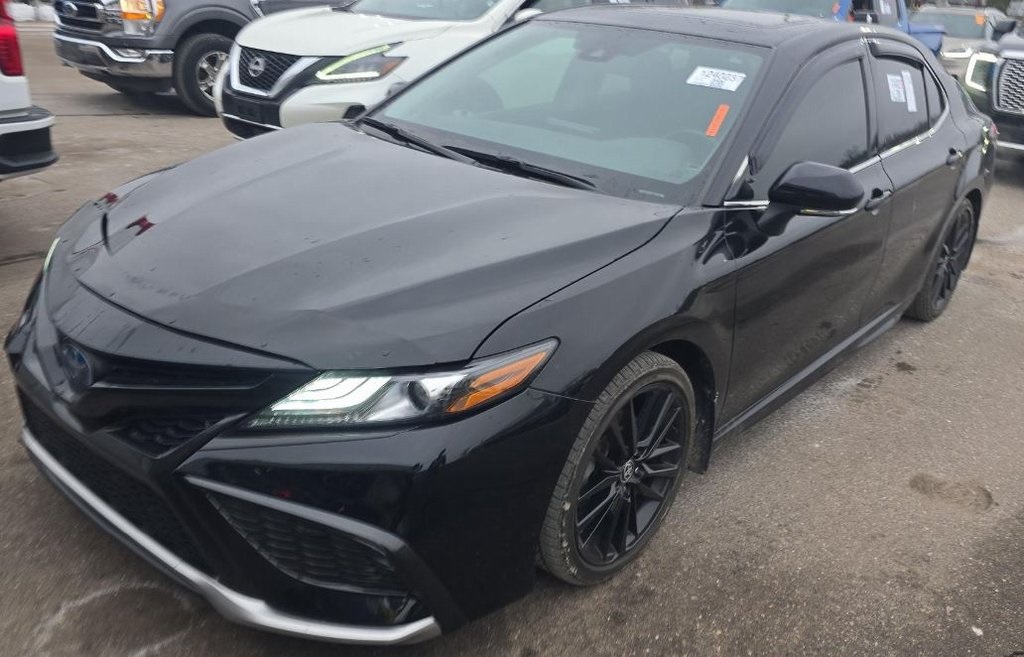 2022 Toyota Camry Hybrid XSE's photo