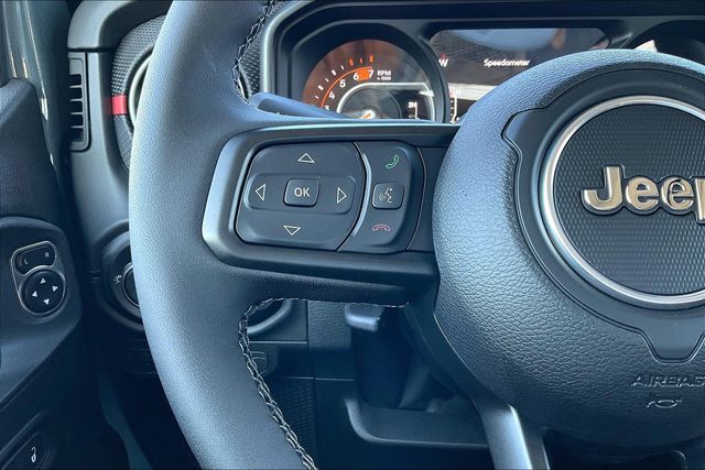 2025 Jeep Wrangler Rubicon photo 14