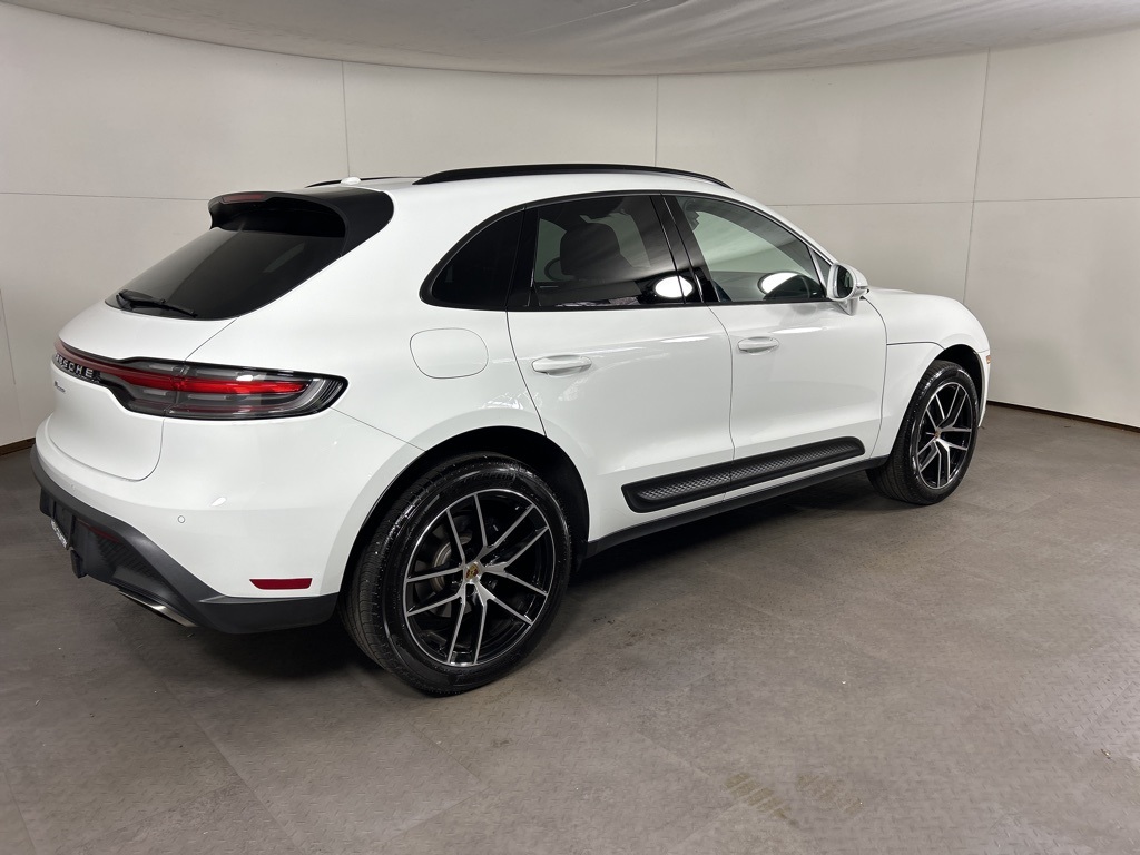2025 Porsche Macan Base photo 5