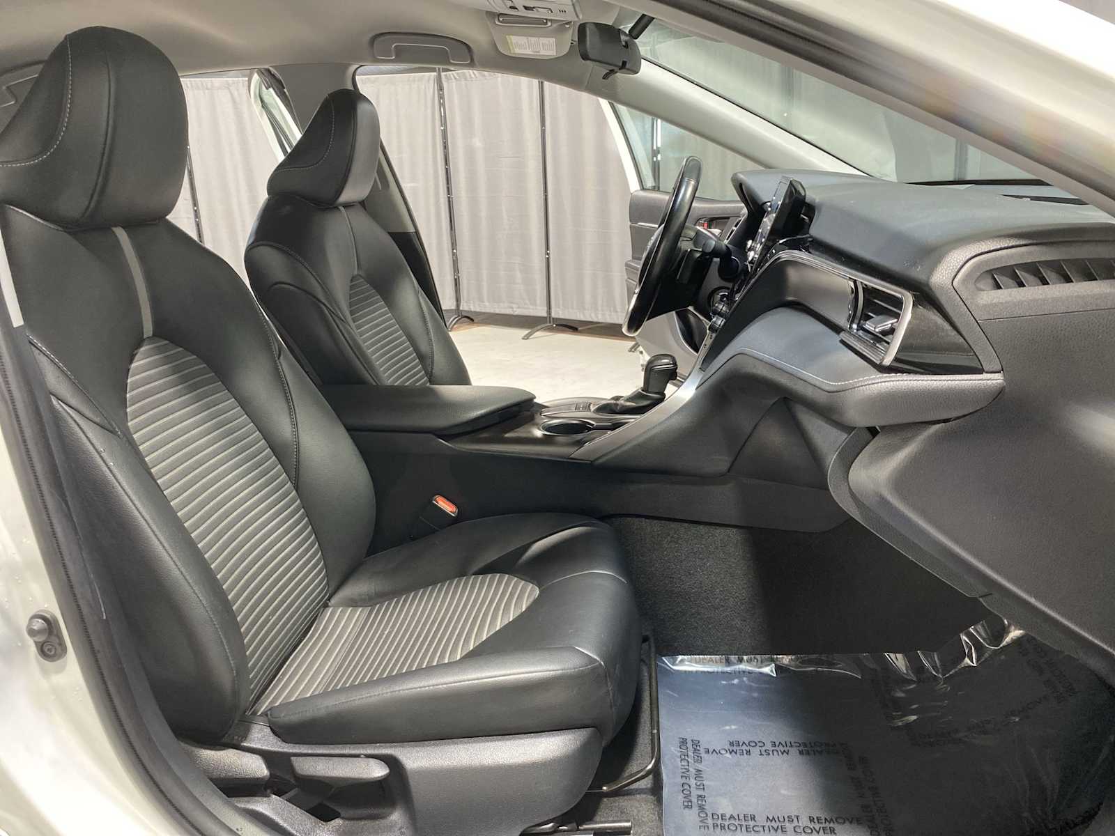 2022 Toyota Camry SE photo 13
