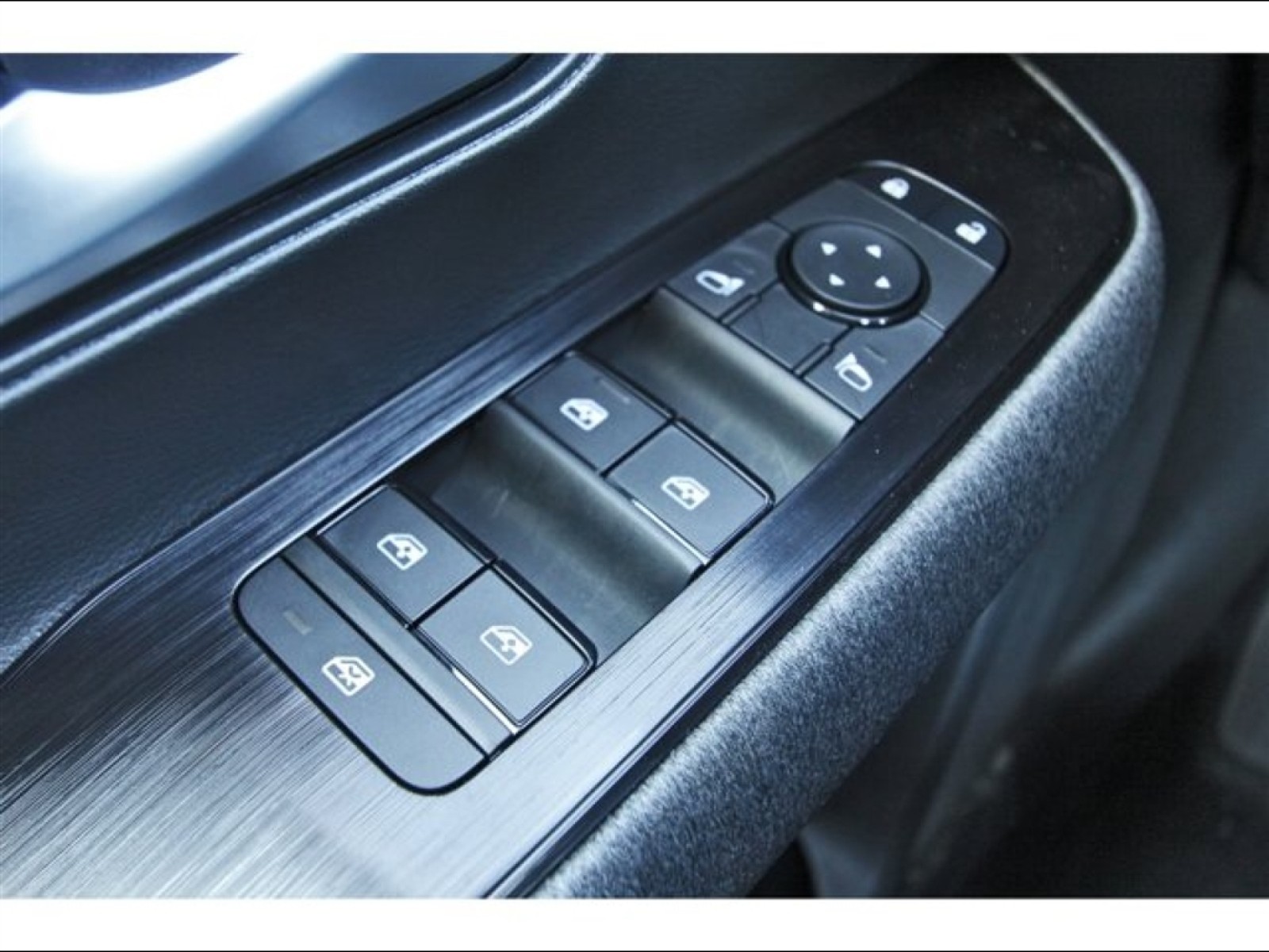 2026 Nissan Kicks SV White at Robbins Nissan