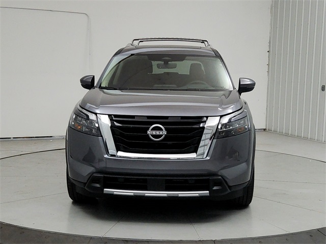 2025 Nissan Pathfinder Platinum photo 2