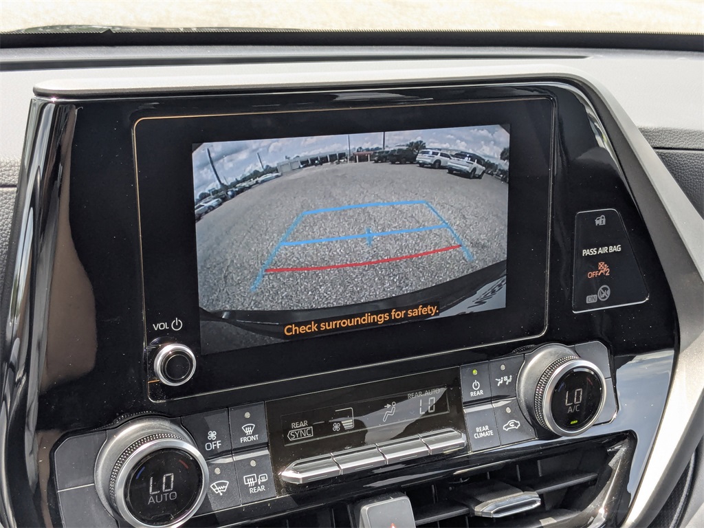2023 Toyota Highlander LE photo 20