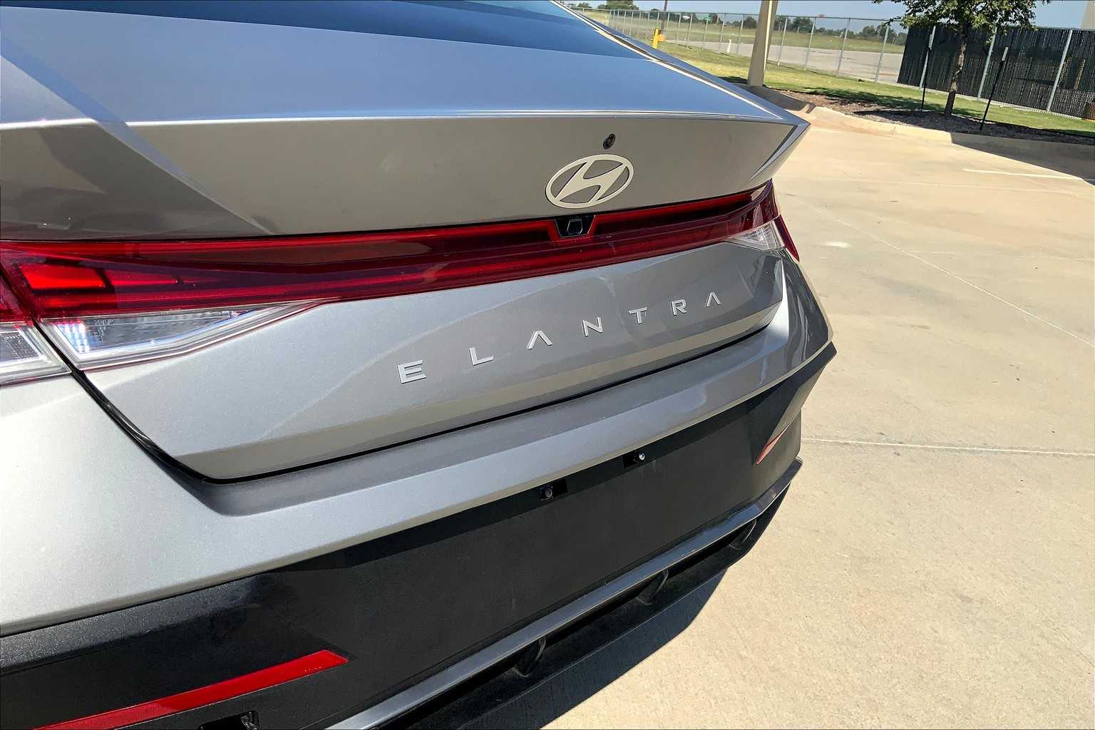 2025 Hyundai Elantra SEL Convenience photo 27
