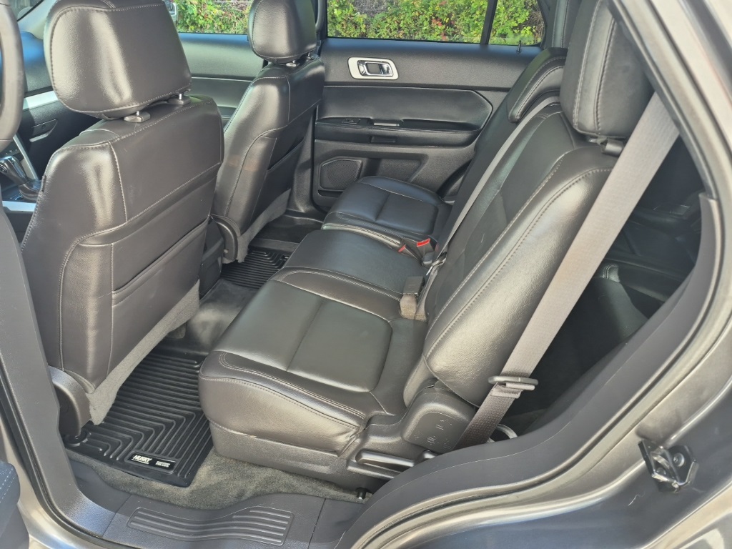 2015 Ford Explorer XLT photo 9