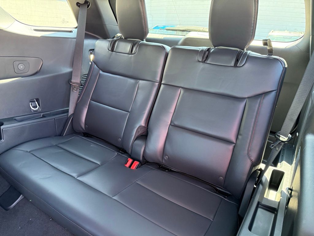 2025 Ford Explorer ST-Line photo 6